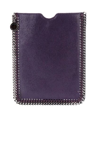 Funda para iPad con detalle de cadena. Es de Stella McCartney (255 euros).