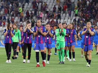 Las jugadoras del FC Barcelona tras perder por 1-3 ante el Olympique Lyon, en la final de la Liga de Campeones femenina disputada este sábado en Turín.