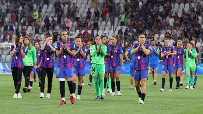 Las jugadoras del FC Barcelona tras perder por 1-3 ante el Olympique Lyon, en la final de la Liga de Campeones femenina disputada este sábado en Turín.