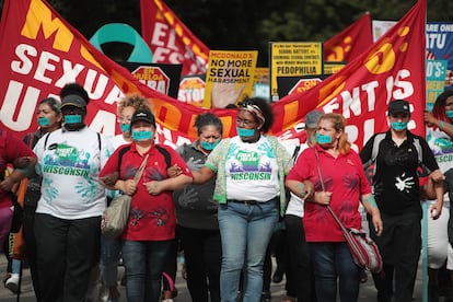 Trabajadores de McDonald’s protestan contra los casos de abuso sexual en la compañía, en Chicago en septiembre de 2018.