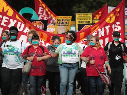 Funcionárias do McDonald’s protestam contra os casos de abuso sexual na companhia, em Chicago, em setembro de 2018.