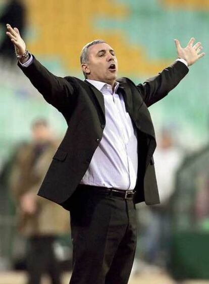 Stoichkov, durante un partido de clasificación para la Eurocopa de 2008.