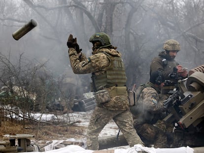 Ukrainian soldiers fire at Russian positions on the eastern front, in the Luhansk region, on January 16.