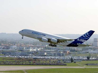 A pesar de su mayor tamaño y la potencia de los motores, el A-350 puede operar en cualquier aeropuerto donde lo haga el <i>jumbo</i> B-747, con menos ruido.