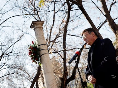 El presidente de la Generalitat Valenciana, Ximo Puig, en el homenaje con motivo del 30 aniversario del asesinato a manos de ETA del profesor Manuel Broseta que ha tenido lugar este sábado en la avenida Blasco Ibáñez de València.