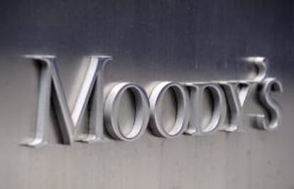 Imágen corporativa de Moody's en las oficinas centrales de la agencia, en Nueva York (Estados Unidos). EFE/Archivo