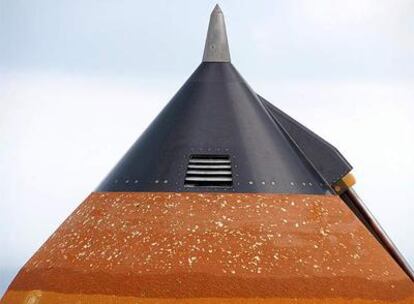 Aspecto del tanque superior del 'Atlantis' tras la tormenta de granizo