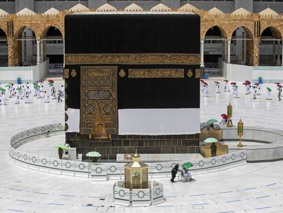 Peregrinos alrededor de la Kaaba.