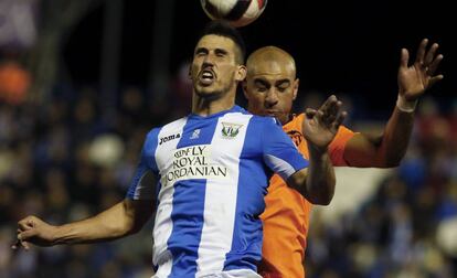 Gabriel pugna con Abdennour.