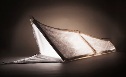 Poncho-saco de dormir de Anne-Sophie y Gabriella Geagea, del Royal College of Art de Reino Unido.