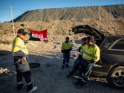 Mineros de Peñasquito en huelga, el 9 de junio en Mazapil (Estado de Zacatecas).