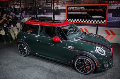 Vista del Mini Cooper S en el Salón Internacional del Automóvil.