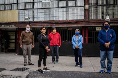 Vecinos de la colonia Narvarte, en Ciudad de México, denuncian que viven en un edificio con riesgo de derrumbe.