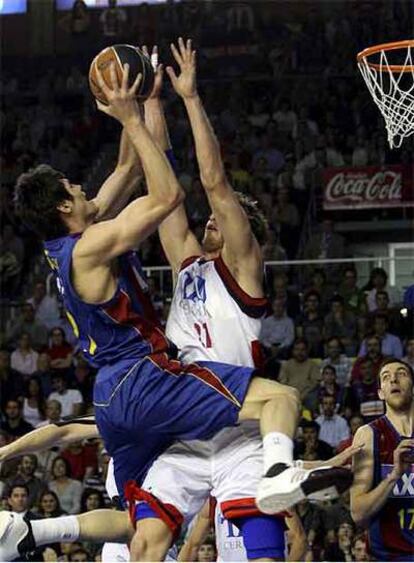 Splitter trata de impedir que Ilyasova enceste