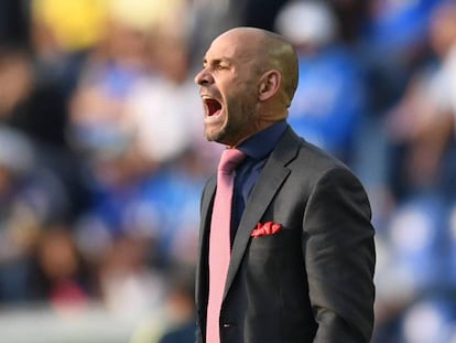 Paco Jémez, durante su etapa de entrenador en el Cruz Azul mexicano.  
 