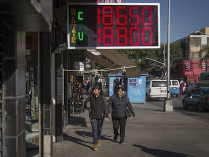Una sucursal de cambio de moneda en Tijuana (Baja California).