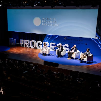 Una mesa redonda de la primera edición del foro World in Progress, en Barcelona, en octubre de 2024.