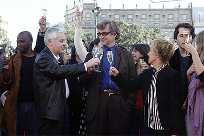 La iniciativa, basada en un guión preparado y un ensayo rápido, ha permitido a los paseantes conocer los entresijos del mundo del cine en primera persona, y ha provocado largas colas durante toda la mañana.