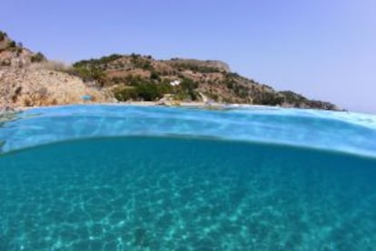 Cala del Cañuelo, en el paraje natural Maro-Cerro Gordo, en Málaga.