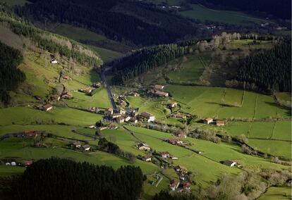 Panorámica de Axpe donde se encuentra el restaurante
Etxebarri y el valle de Atxondo desde los picos del parque natural de Urkiola