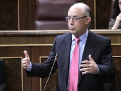 El ministro de Hacienda y Administraciones P&uacute;blicas, Crist&oacute;bal Montoro, durante su intervenci&oacute;n en la sesi&oacute;n de control al Gobierno del pleno del Congreso.