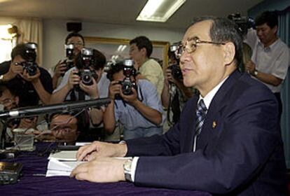 Lim Dong Won, ministro encargado de los Asuntos de Corea del Norte y la Unificación, durante una rueda de prensa.