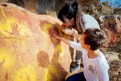 Talleres infantiles de pinturas rupestres. 
