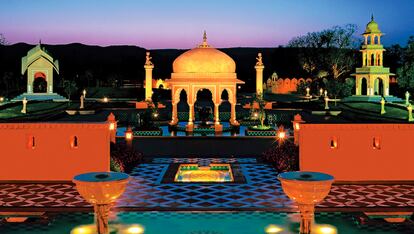 The Oberoi Rajvilas (Rajasthan, India)

El diseño de un fuerte rajastaní se mezcla con un estilo contemporáneo en sus 71 habitaciones y villas. ¿A quién no le gustaría sentirse un verdadero marajá?