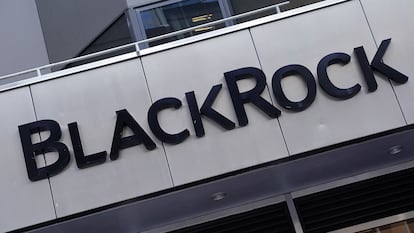 Un logotipo de BlackRock, en su sede en Nueva York (Estados Unidos).