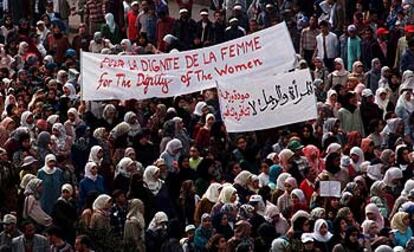 Manifestación de mujeres islamistas en Casablanca, en marzo de 2000.