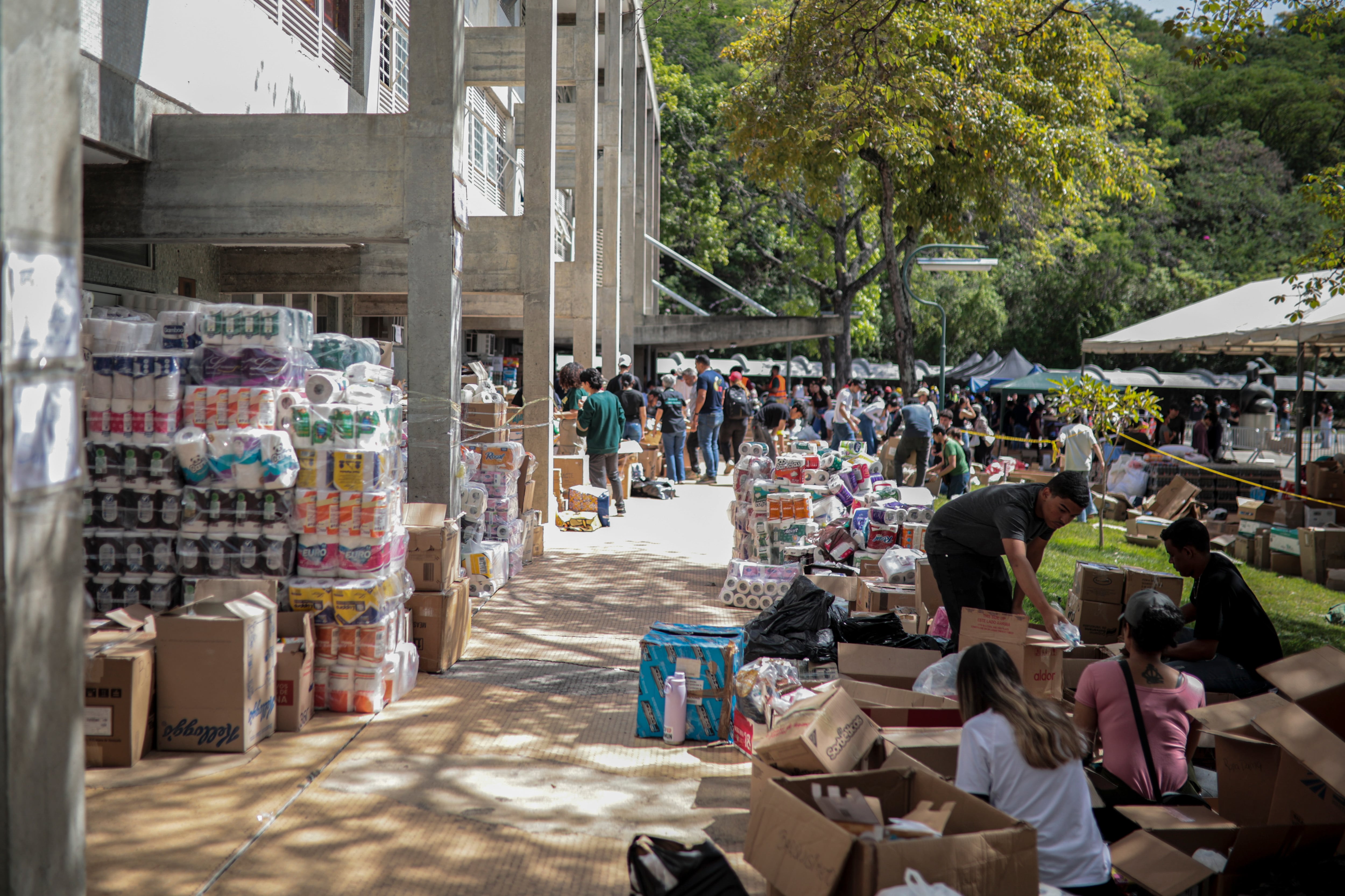 Centros de acopio de ayuda en Caracas, Venezuela, el 27 de junio.