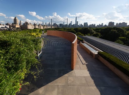 'Lattice Detour', un enorme muro curvo que se interponía entre los visitantes y la visión panorámica de la terraza del MET.