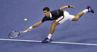 Djokovic devuelve una bola ante Feliciano.