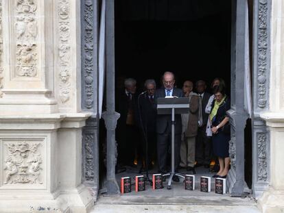 Lectura de 'Rayuela', de Julio Cortázar, en el Ayuntamiento de Sevilla, dentro de los actos del congreso de la Asale.