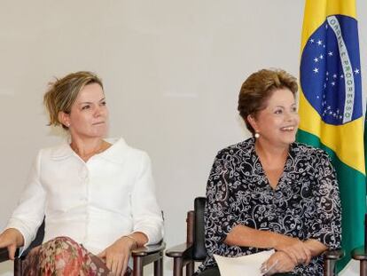 A ex-ministra da Casa Civil, Gleisi Hoffmann, e a presidente Dilma Rousseff