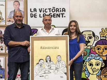 Ricardo Sixto, Joan Baldov&iacute; y &Agrave;ngela Ballester presentan el cartel realizado por Paco Roca.