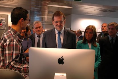 Rajoy en 2014 durante su primera visita a un centro cient&iacute;fico, el CNIC, despu&eacute;s de dos a&ntilde;os como presidente