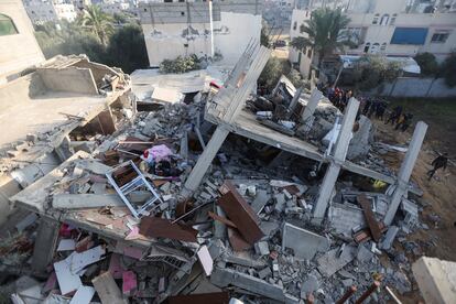 Palestinians inspect the site of an Israeli strike on a house in Rafah in the southern Gaza Strip, December 17.