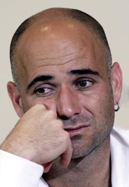 Andre Agassi, triste, en su conferencia de prensa.