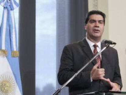 Fotografía tomada el pasado 27 de enero en la que se registró al jefe de Gabinete del Gobierno argentino, Jorge Capitanich, quien recordó que, de acuerdo a la legislación argentina, se pueden dar "los dos cursos de acción posibles: el acuerdo o la decisión unilateral del Poder Ejecutivo". EFE/Archivo