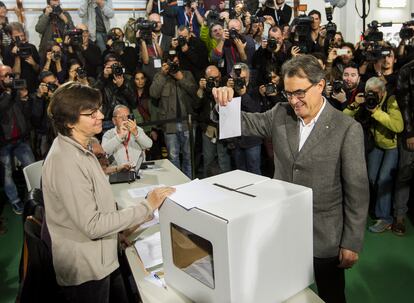 El entonces president de la Generalitat, Artur Mas, durante la consulta del 9-N de 2014.