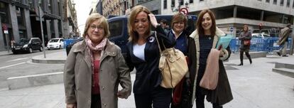 La diputada socialista Carme Chac&oacute;n, a su llegada al Congreso antes de reunirse con el grupo socialista. 