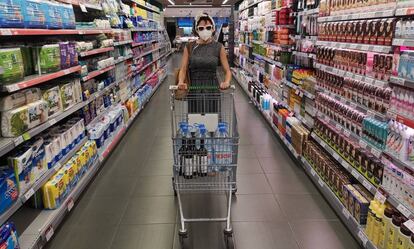 Imatge de l'obra 'Audioguia per a supermercats en temps de pandèmia', de CaboSanRoque, que s'estrenarà al Temporada Alta de Girona.