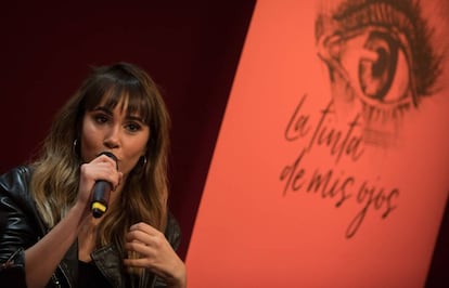 Aitana Ocaña presenta su libro 'La tinta de mis ojos', en la Fnac de Callao, Madrid, este miércoles.