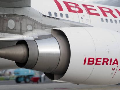 La marca de Iberia, en el motor de uno de sus aviones.