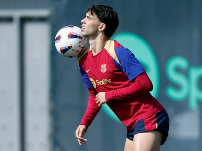 João Félix, en el último entrenamiento del Barcelona antes de visitar al Atlético de Madrid.