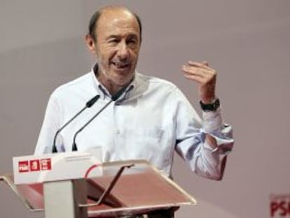Rubalcaba, durante su intervención en la clausura del congreso del PSOE de Canarias.