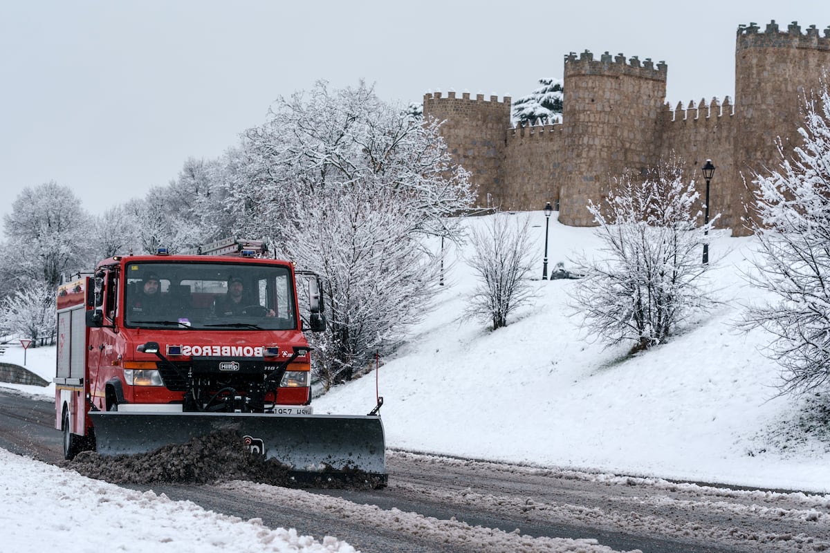 El temporal de nieve en Castilla y León y Aragón deja más de 50 carreteras afectadas en ocho provincias