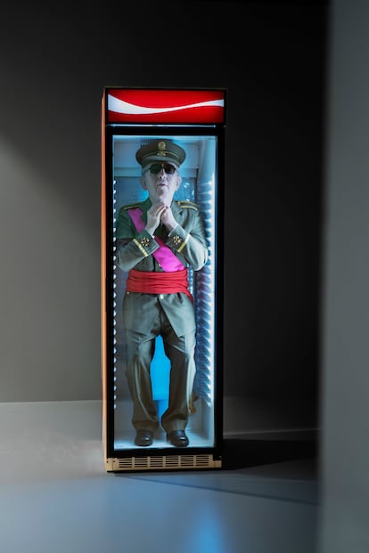 Un dictador en el dispensador de 'coca-colas: Always Franco' (2012), de Eugenio Merino. La Fundación Francisco Franco denunció al artista. Sin éxito.