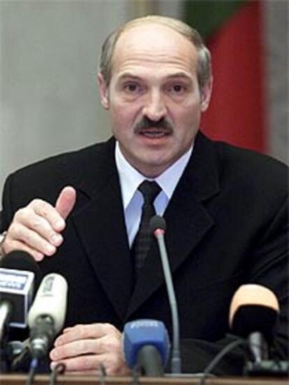 El presidente reelegido Alexander Lukashenko, durante una conferencia de prensa tras el final de los comicios.